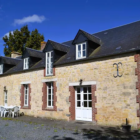 Holiday home Maison Le Landais Grandcamp-Maisy